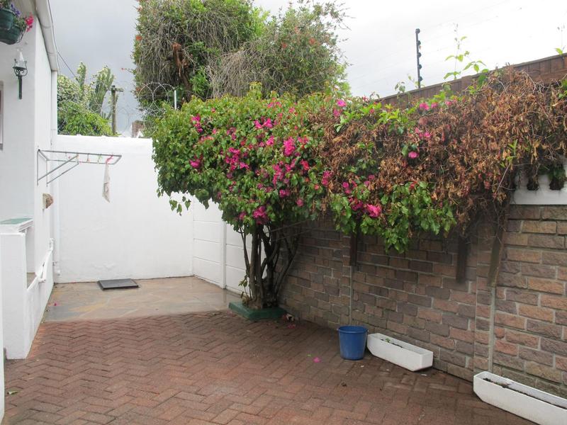 To Let 2 Bedroom Property for Rent in Wynberg Upper Western Cape